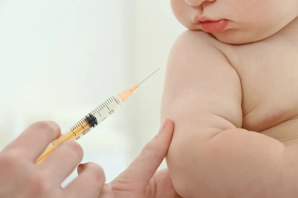 اهمیت دریافت واکسن در کودکی